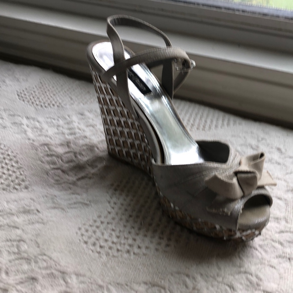 WHBM Size 9 Sophie Grey wedges